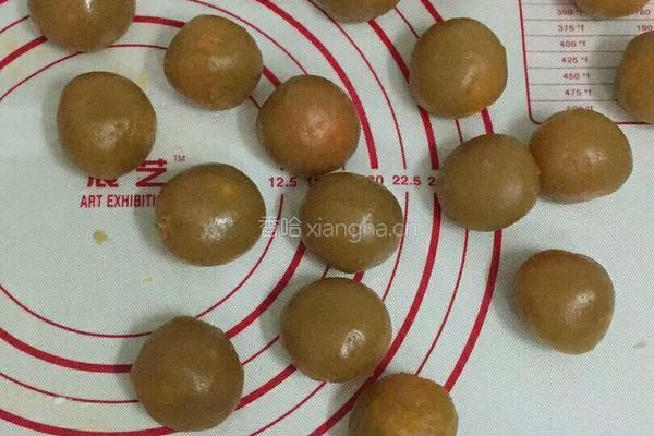 蛋黄莲蓉月饼的做法图解10