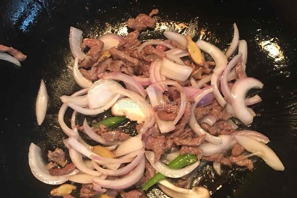 黑胡椒牛柳河粉的做法图解6