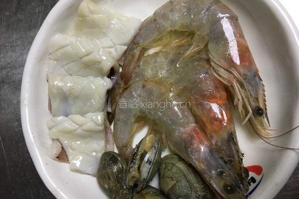 海鲜鱼饼汤的做法图解2