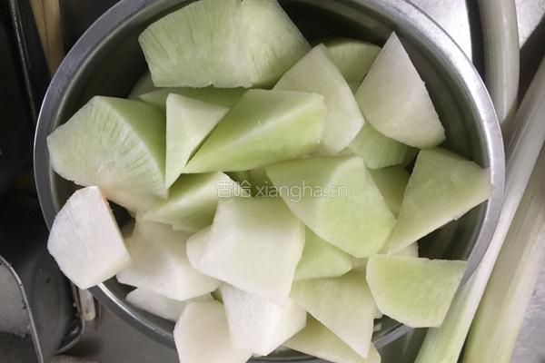 萝卜炖牛腩的做法图解2