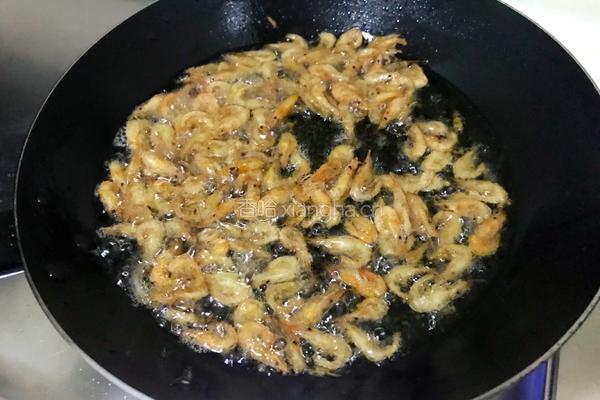 香酥小毛虾的做法图解2