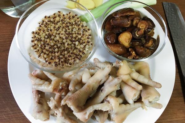 眉豆香菇煲鸡脚汤的做法图解3