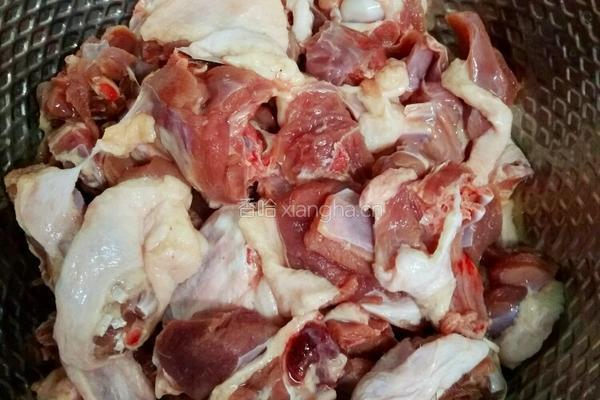 萝卜炖鸭肉的做法图解1