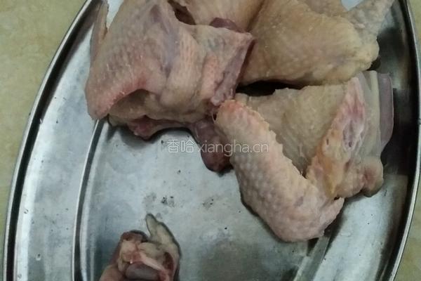 乳鸽汤的做法图解1