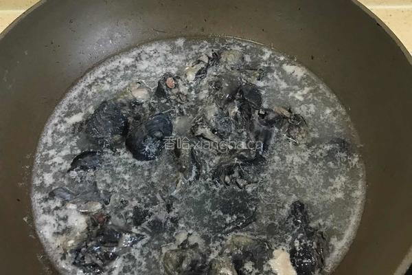 乌鸡当归枸杞汤的做法图解2