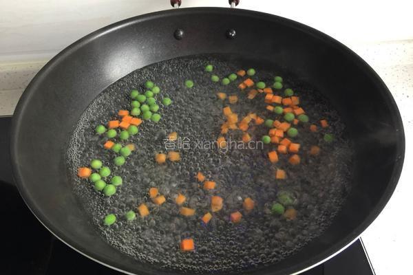 黄豆芽炒肉的做法图解3