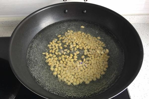 黄豆芽炒肉的做法图解4