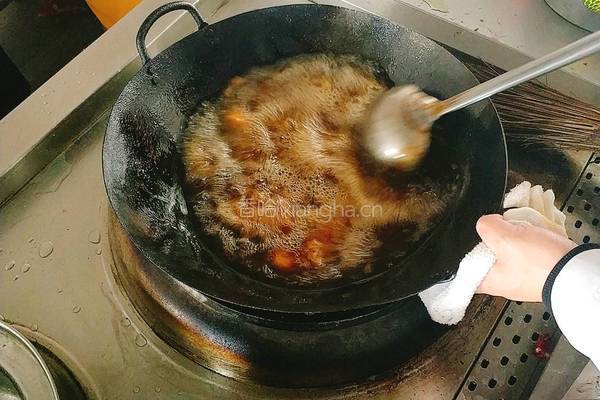 干锅麻辣鸡翅的做法图解5