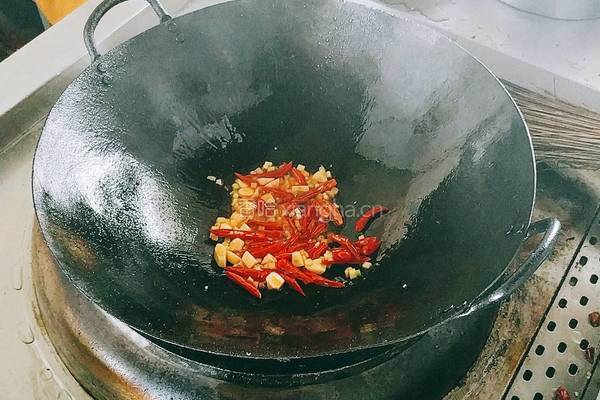 干锅麻辣鸡翅的做法图解7