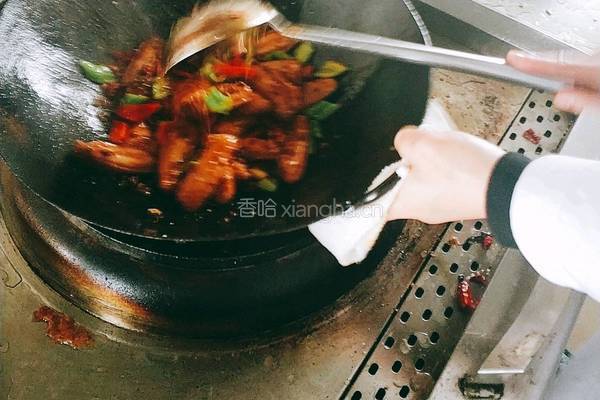 干锅麻辣鸡翅的做法图解9