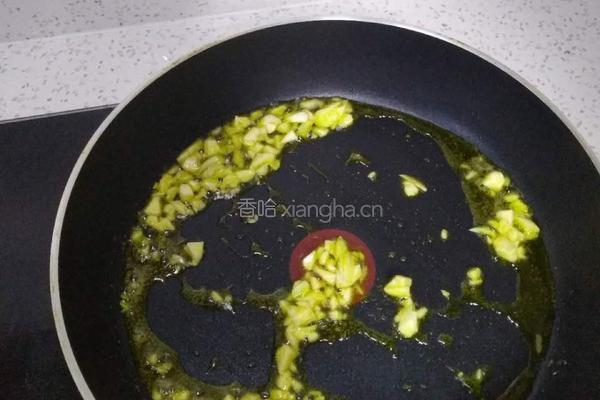 茼蒿炒鸡蛋的做法图解2