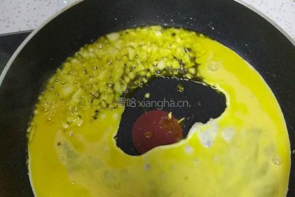 茼蒿炒鸡蛋的做法图解3