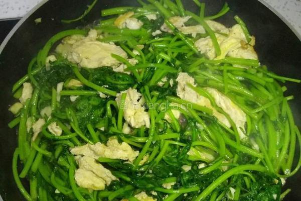 茼蒿炒鸡蛋的做法图解4