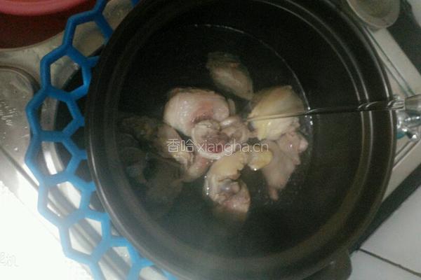 鸡腿菌菇砂锅面的做法图解3