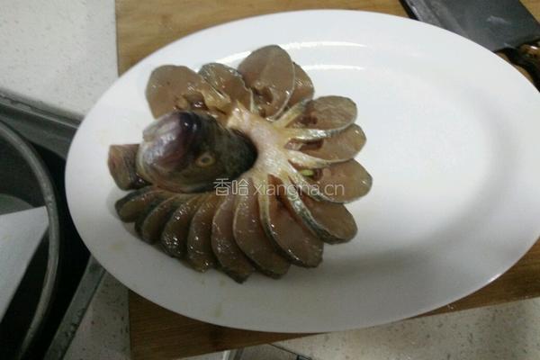 孔雀开屏鲈鱼的做法图解5