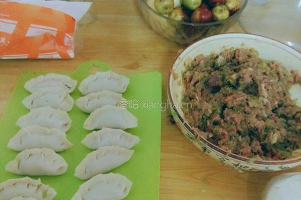 芹菜萝卜水饺的做法图解3