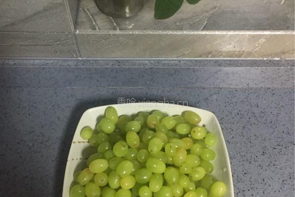 鲜榨新疆葡萄汁的做法图解2