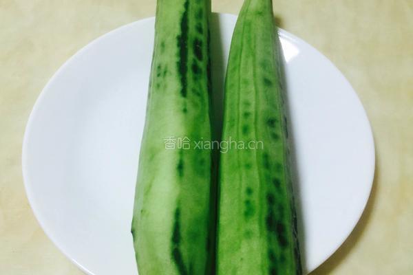 虾仁干冬菜炒丝瓜的做法图解1