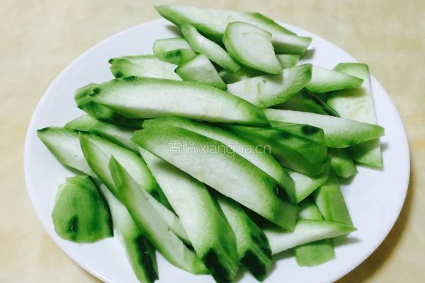 虾仁干冬菜炒丝瓜的做法图解3