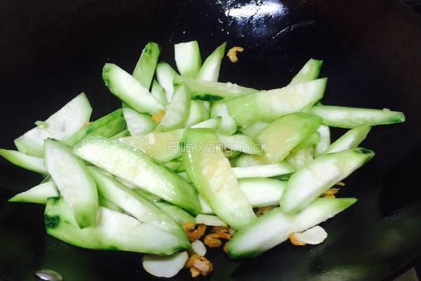 虾仁干冬菜炒丝瓜的做法图解6