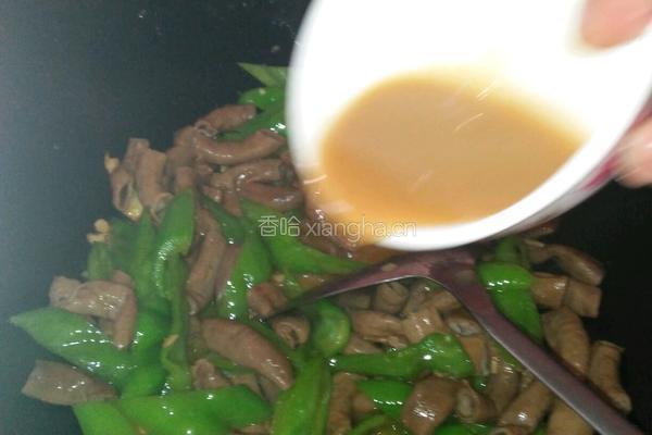 青椒炒卤水苦肠的做法图解5