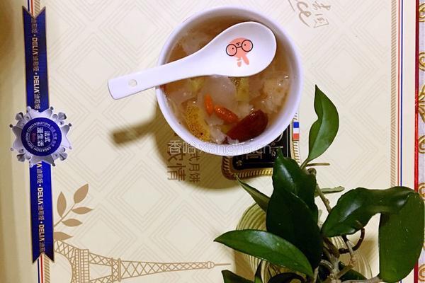 银耳红枣山楂汤的做法图解4