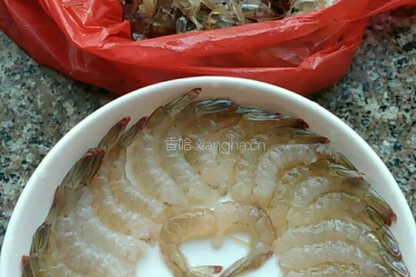 虾仁炒丝瓜的做法图解1