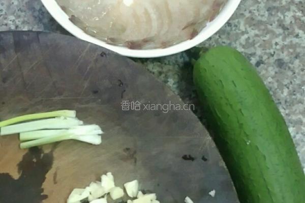 虾仁炒丝瓜的做法图解2