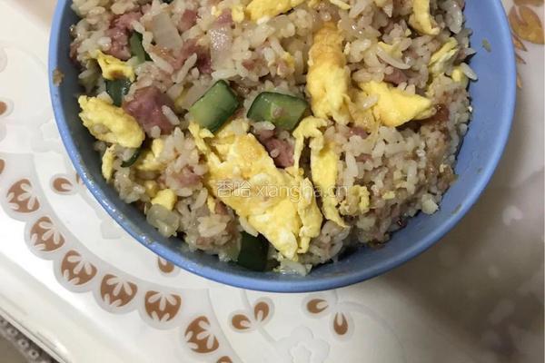 黄瓜火腿蛋炒饭的做法图解7