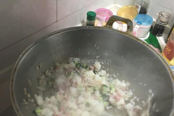 黄瓜火腿蛋炒饭的做法图解5