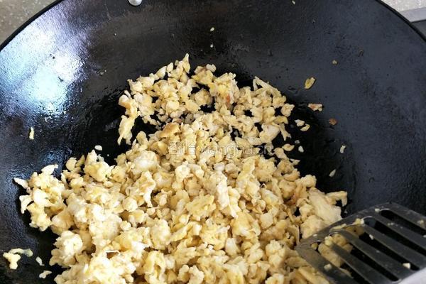 韭菜鸡蛋馅饺子的做法图解3