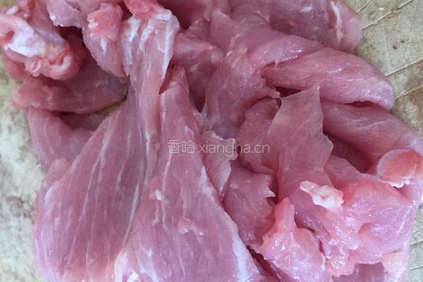 青椒溜肉片的做法图解1