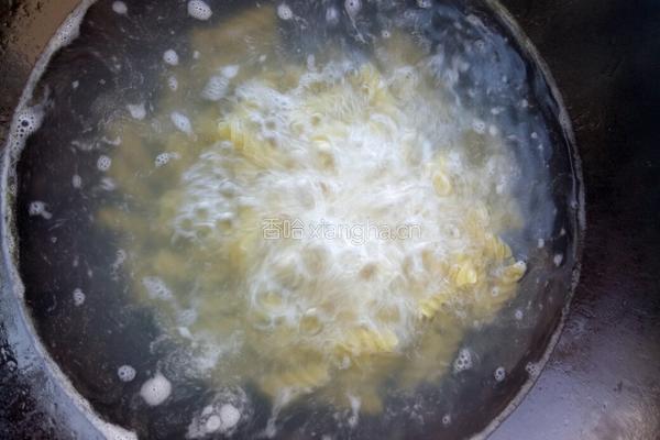 炒意大利面的做法图解2