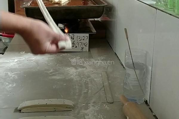 无矾无碱余洪健康大油条的做法图解6