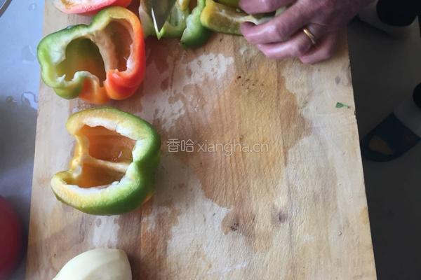 柿子椒土豆炒肉片的做法图解1
