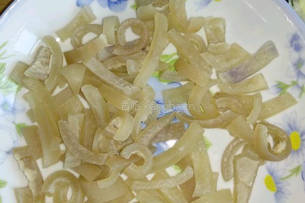 黄豆芽炒肉皮的做法图解3
