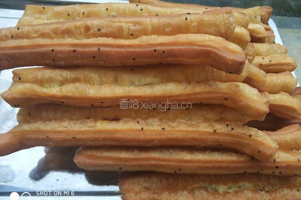 奶香余洪油条的做法图解9