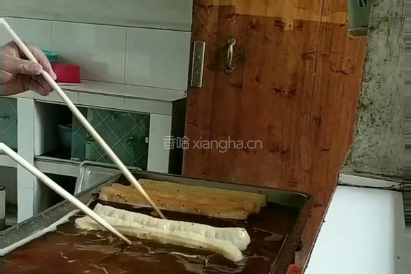 奶香余洪油条的做法图解8