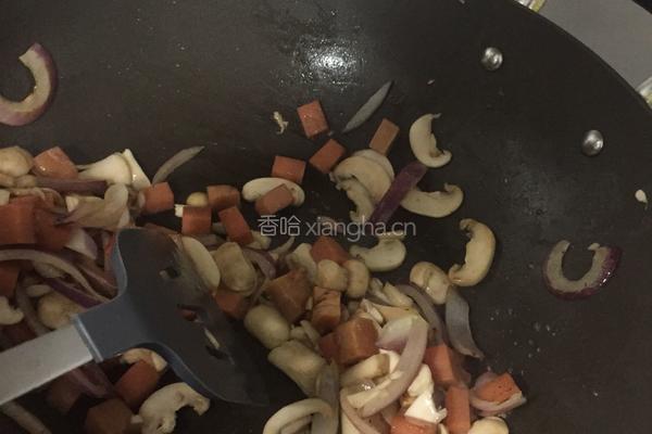 奶油蘑菇意面的做法图解4
