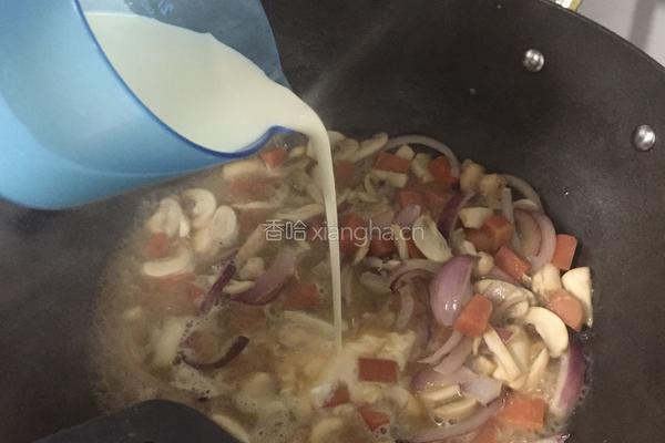 奶油蘑菇意面的做法图解5