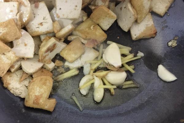 木耳大葱煎豆腐的做法图解3