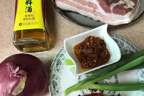 洋葱回锅肉的做法图解1