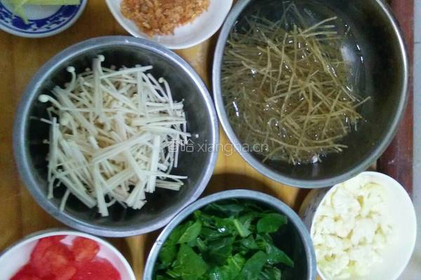 蔬菜粉丝汤的做法图解1