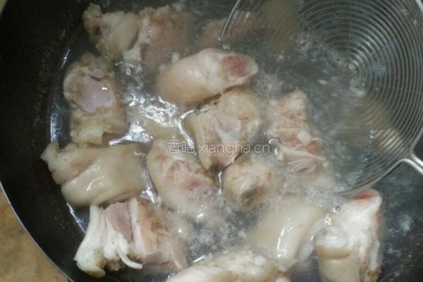 红烧猪蹄饭的做法图解1