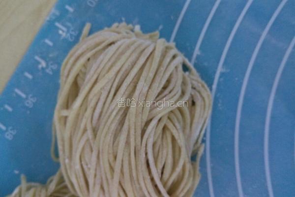 紫薯面 虾籽蛋面的做法图解7