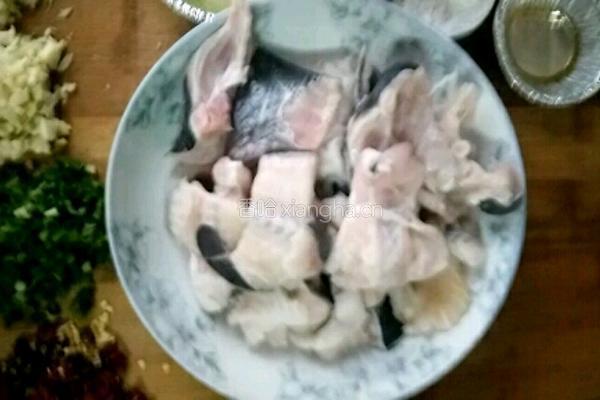 酸菜鱼的做法图解1