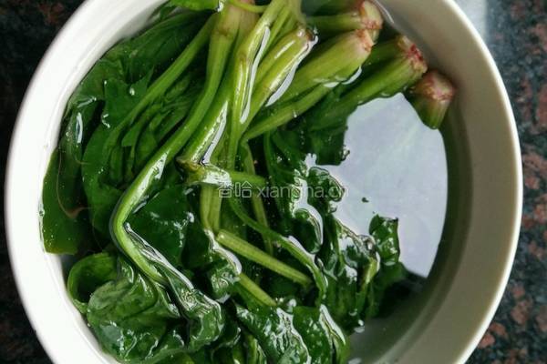 果仁菠菜的做法图解2