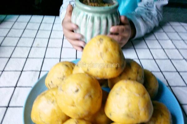 槐花玉米面窝窝头的做法图解7