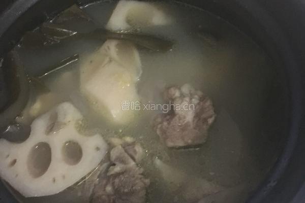 大骨莲藕海带汤的做法图解7