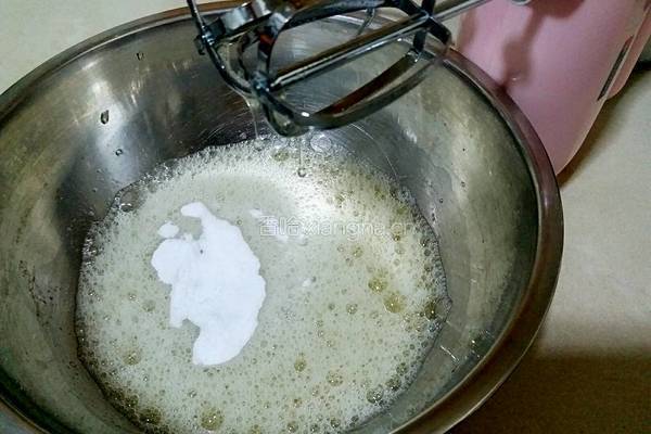 喷花可可戚风蛋糕的做法图解7